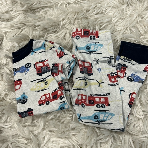 Pajama set size 4T - Picture 1 of 1